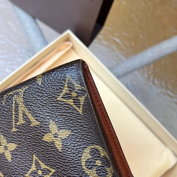 Authentic Louis Vuitton Monogram Bi Fold Wallet